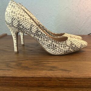 NWOT INC International Concepts Snake Print Heels Size 7